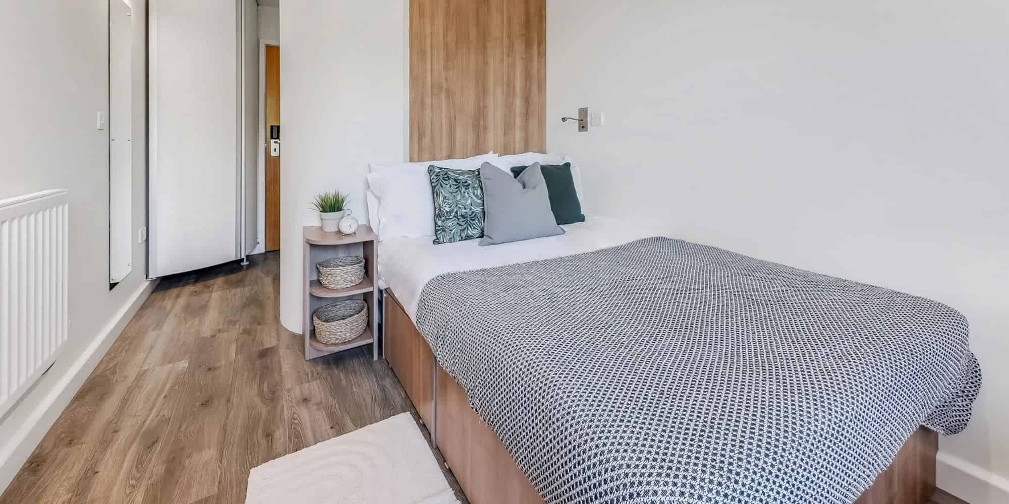 Ensuite Silver Mid Level