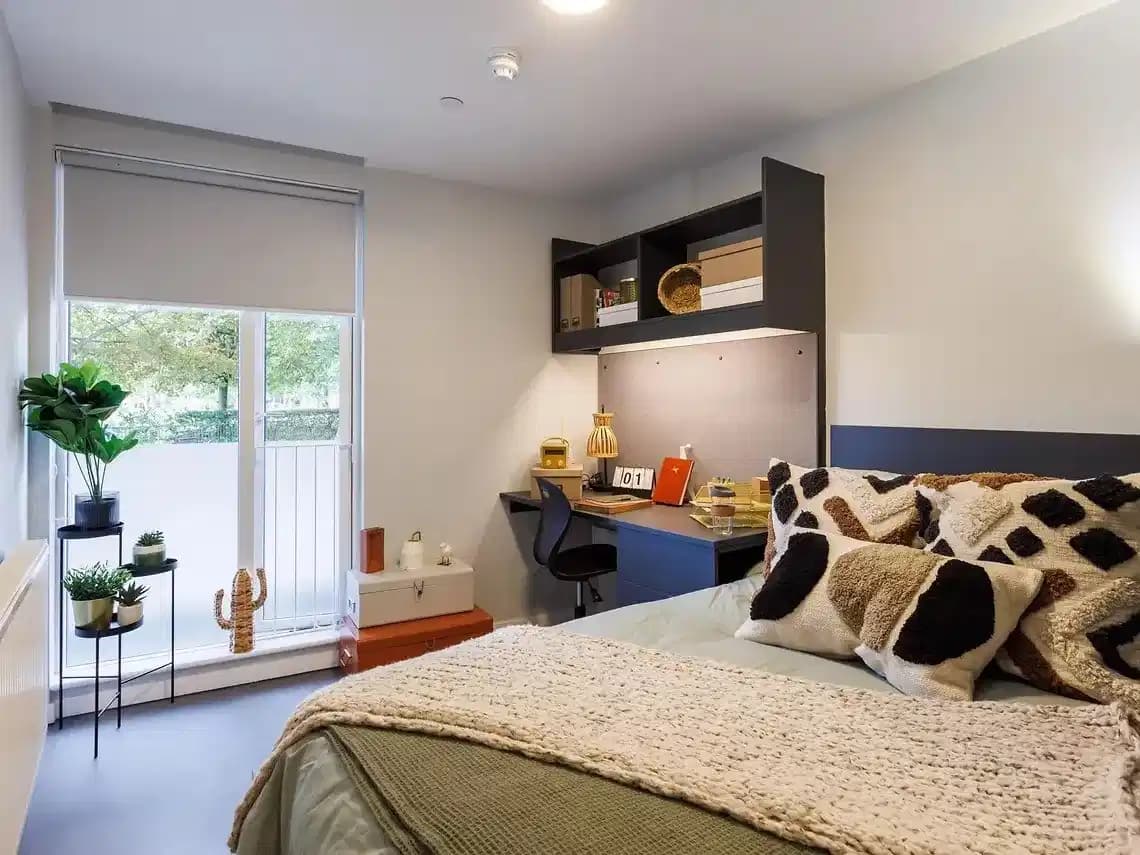 11 Bed En-suite Plus