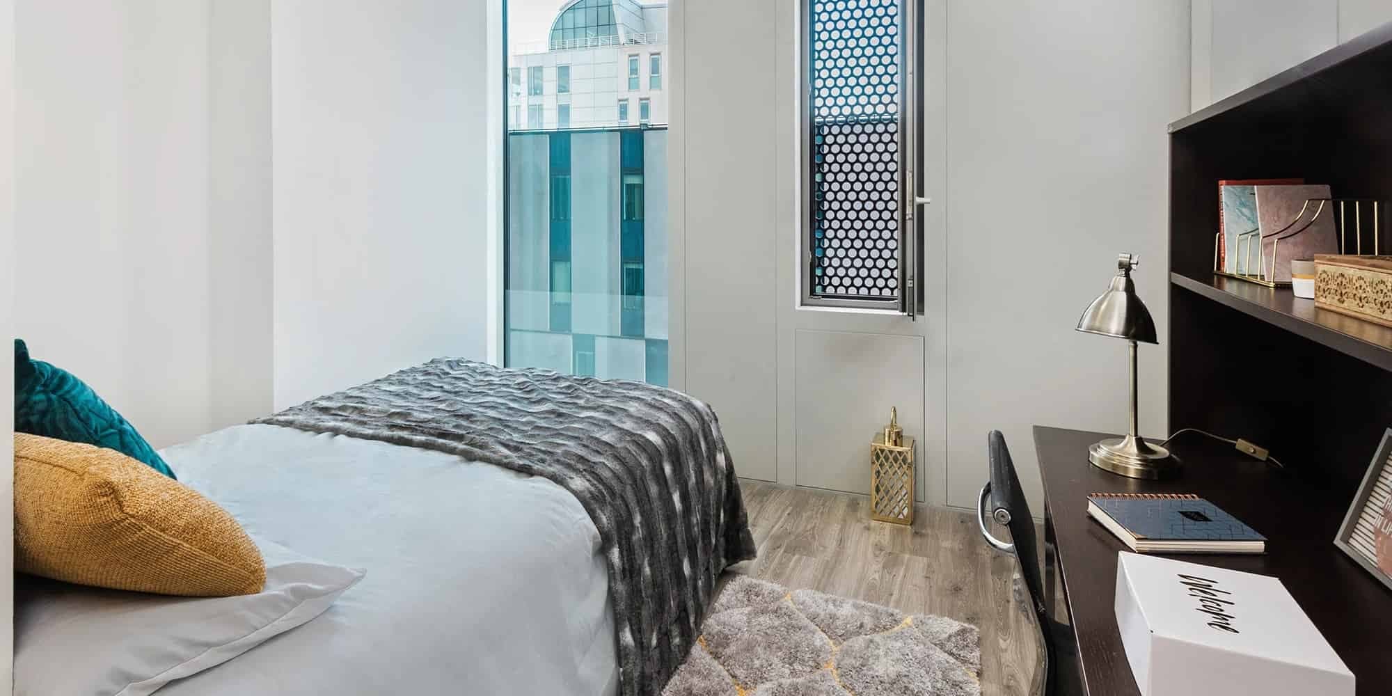 Bronze Ensuite Shared Upper Level