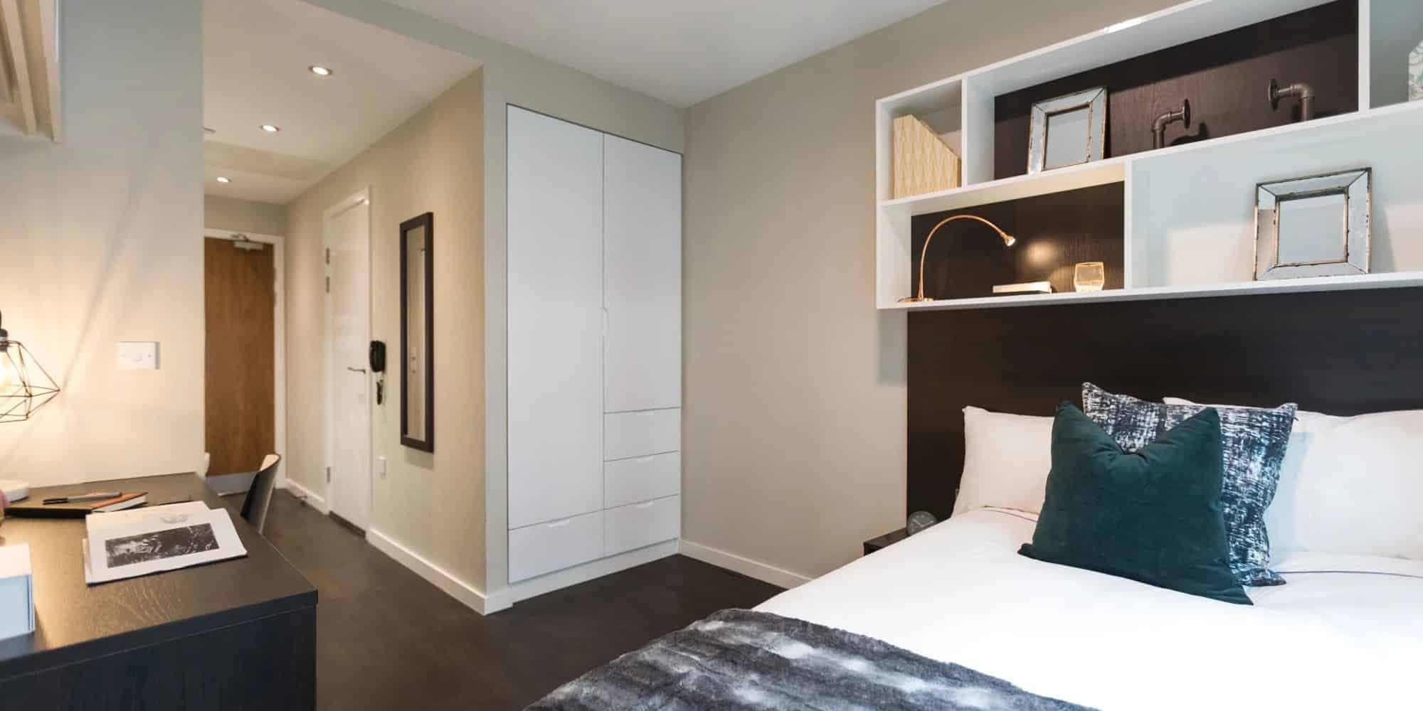 Silver Studio Private Mid Level