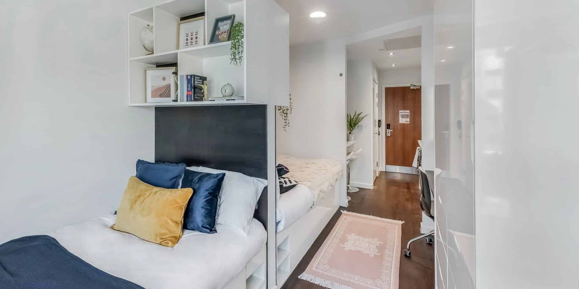 Bronze Twin Studio Mid Level Courtyard View