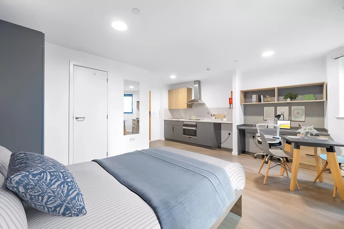 Canvas Student Barnard Point, London