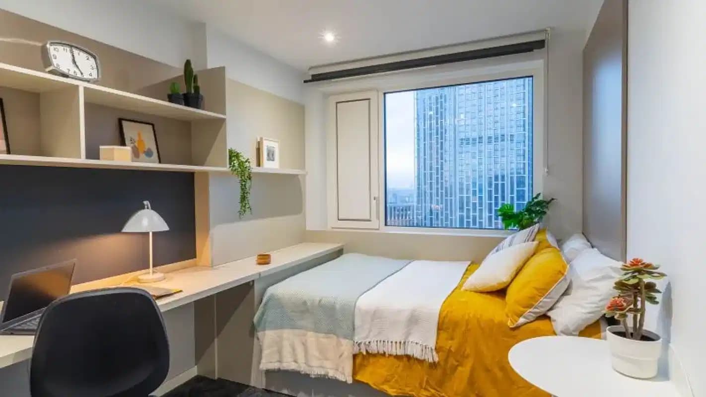 Gold En Suite