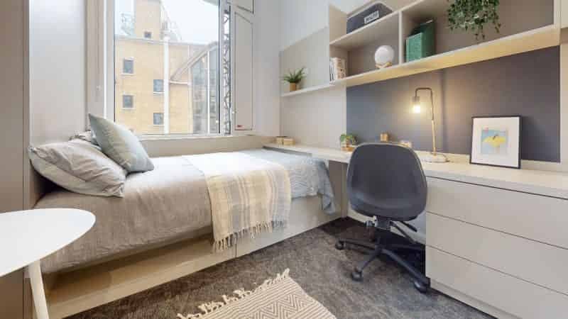 Bronze En Suite