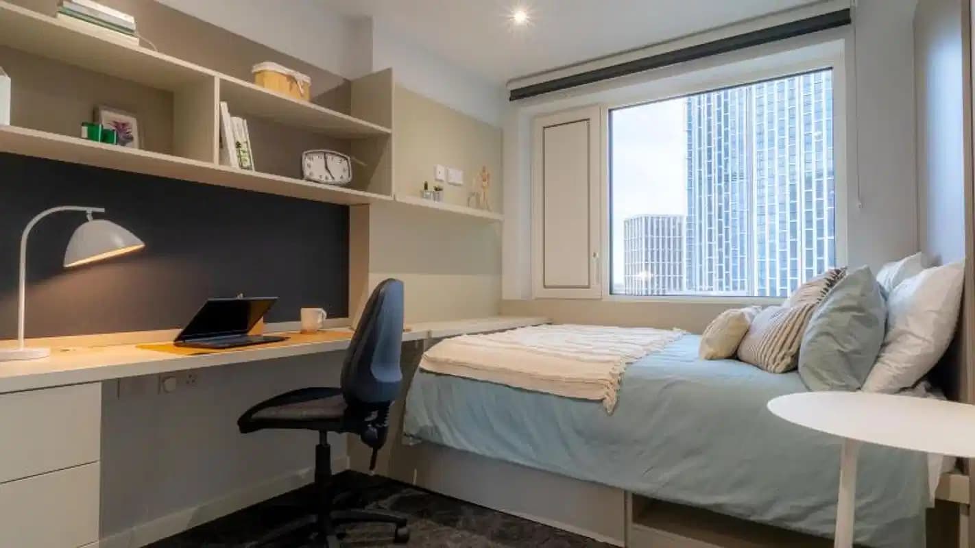 Silver En Suite