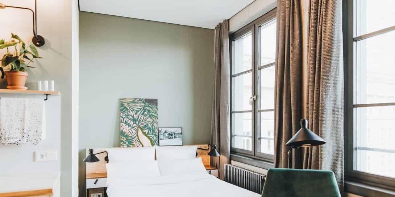 1Bed - 1Bath (Neon Silver)