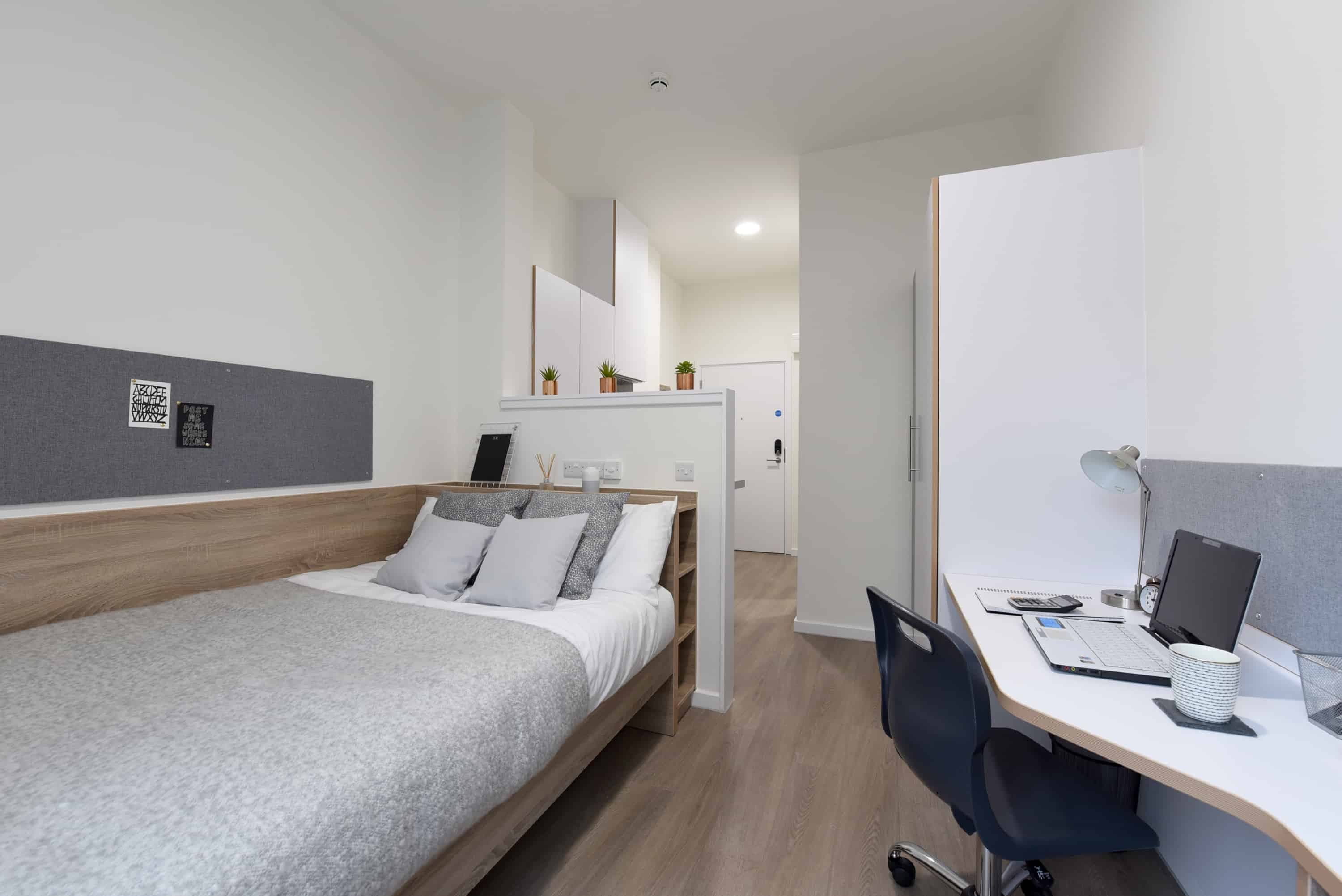 Studio Gold - Mid Floor