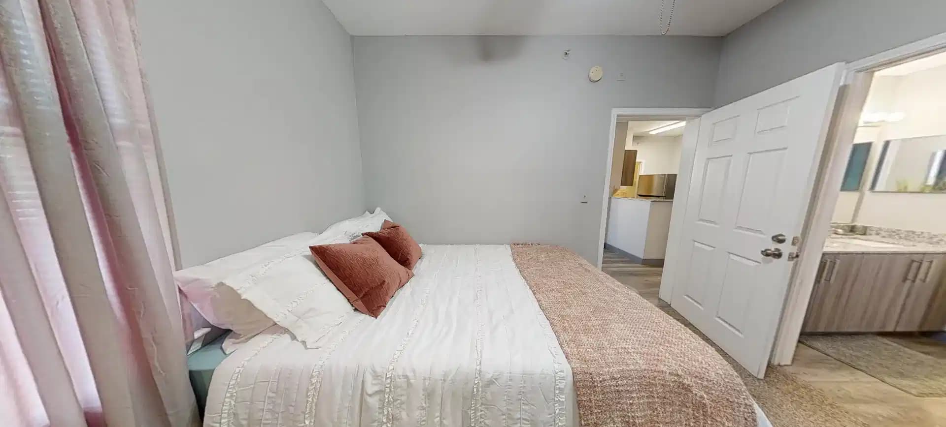 Private Room - Shared Bath (4 Bed - 2 Bath)