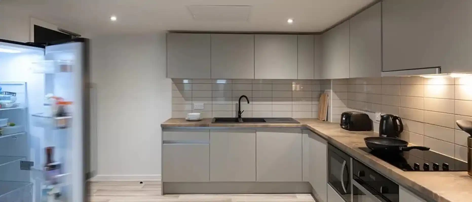 Bronze Ensuite Private Upper Level